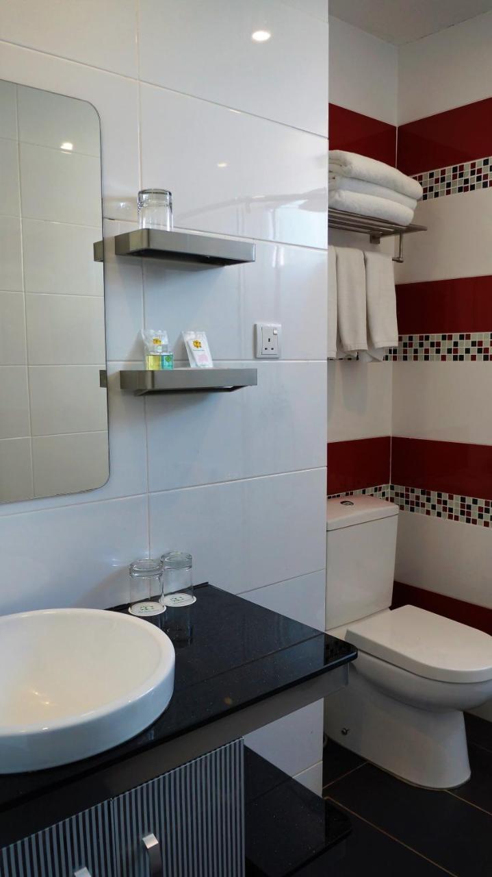 Pine Garden Hotel Kuching Dış mekan fotoğraf