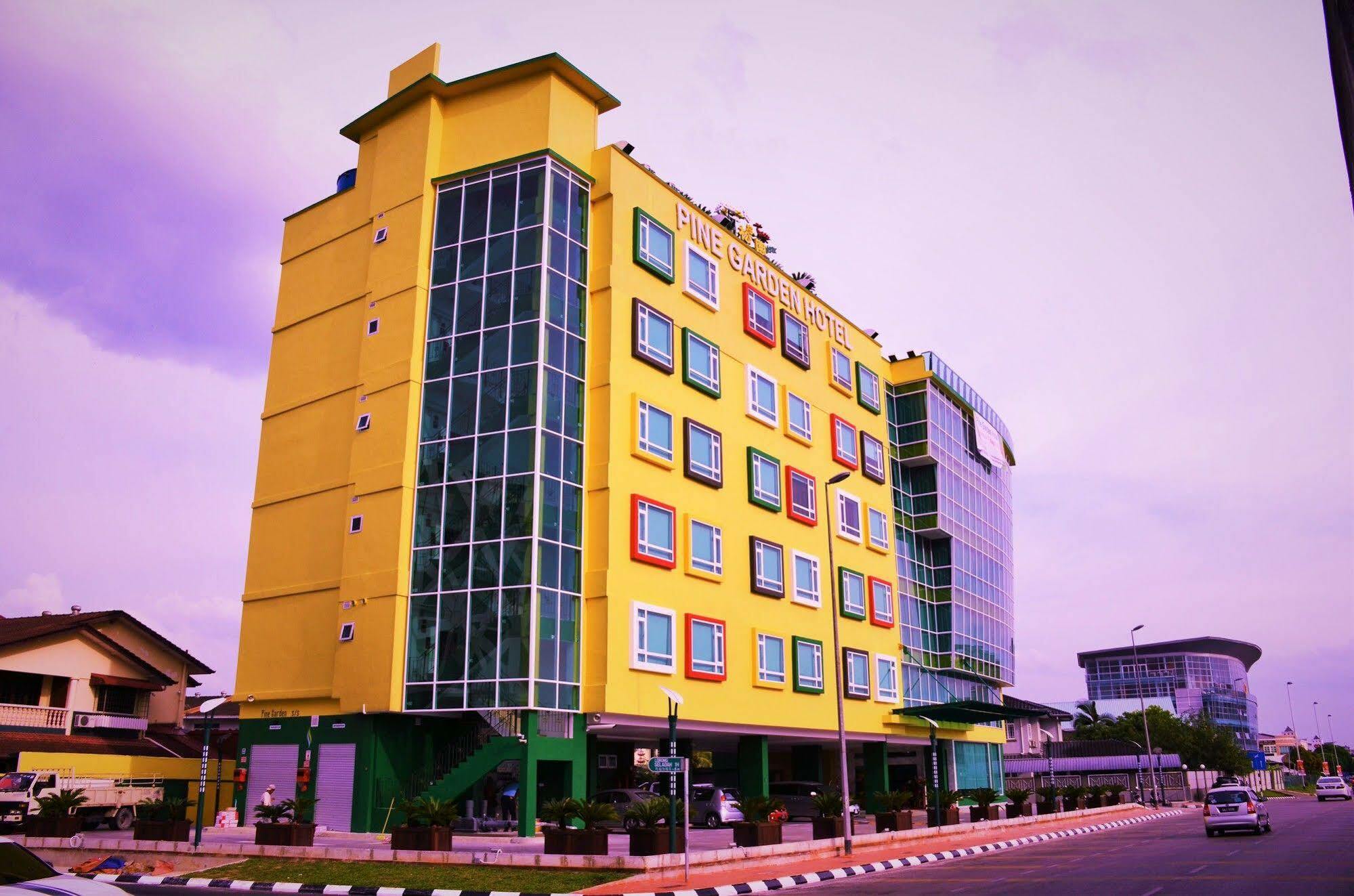 Pine Garden Hotel Kuching Dış mekan fotoğraf